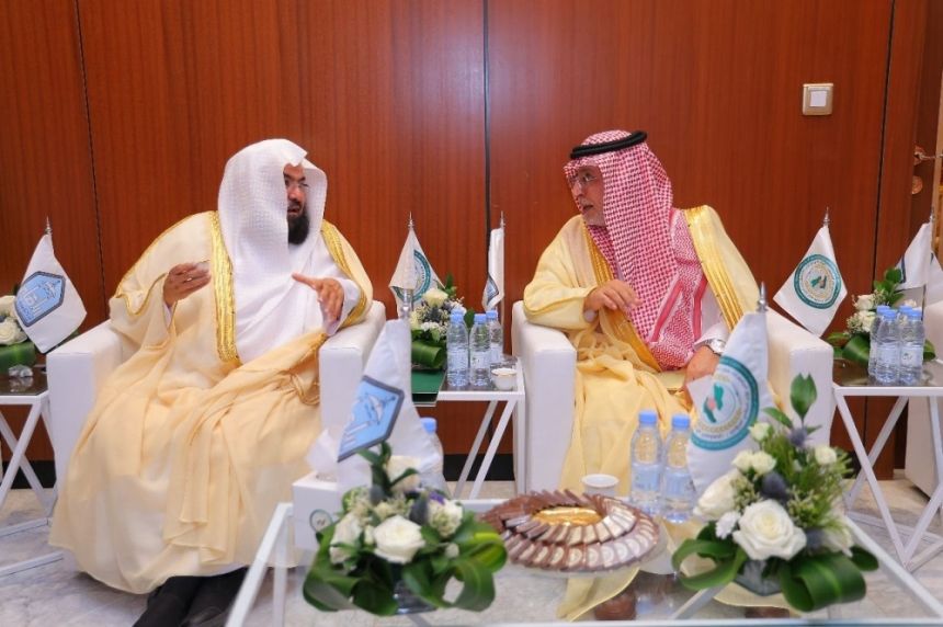 "السديس" يطالب بميثاق شرف  للإعلام الجديد ويجرِّم النيل من الرموز والقدوات