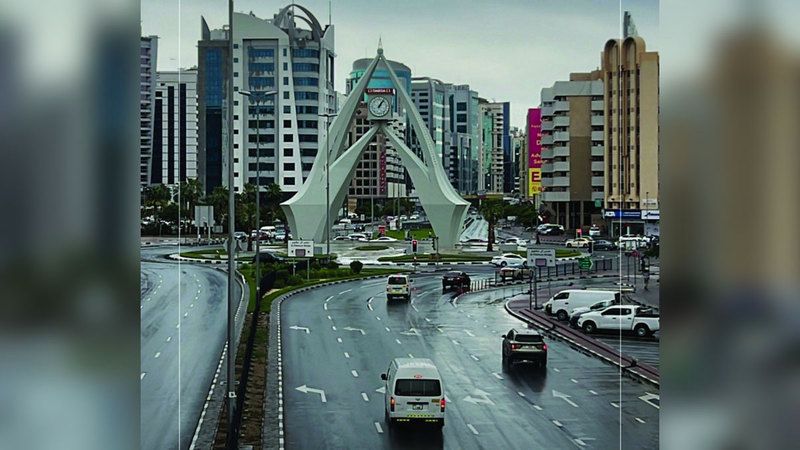 الامارات | إجراءات للقيادة الآمنة في الأجواء الماطرة والضباب