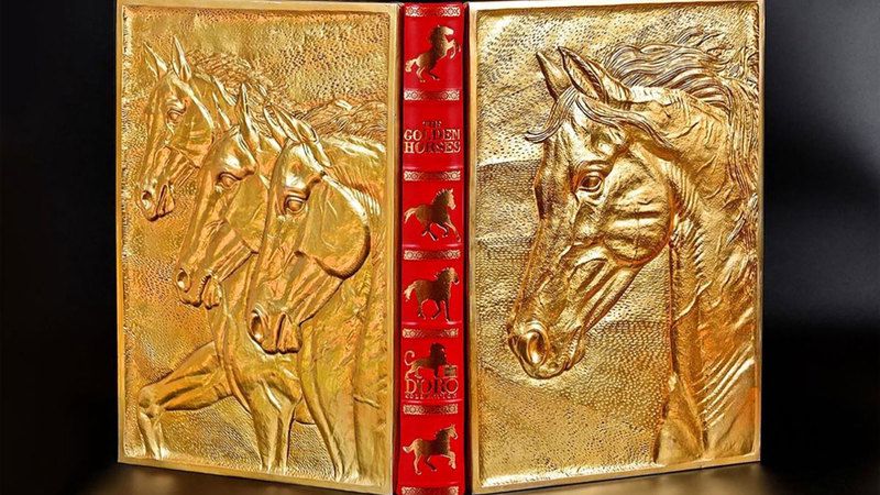 الامارات | مخطوطات ومقتنيات نادرة لجمهور المعرض