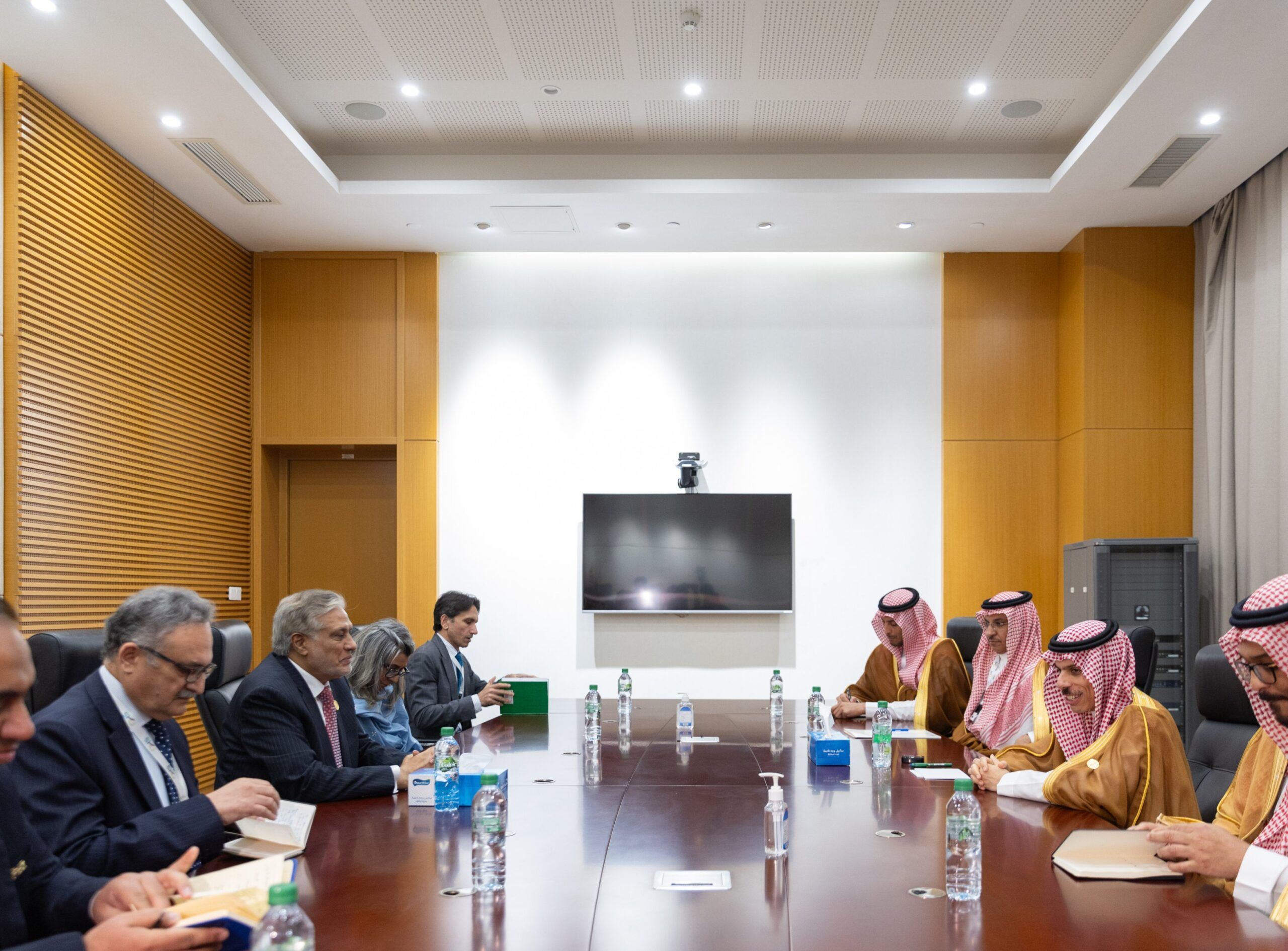 السعودية | وزير الخارجية يلتقي وزير خارجية باكستان
