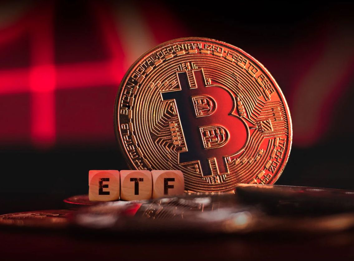 التدفقات الواردة مقابل التدفقات الخارجة: هل ستفقد صناديق الاستثمار المتداولة في البيتكوين زخمها؟