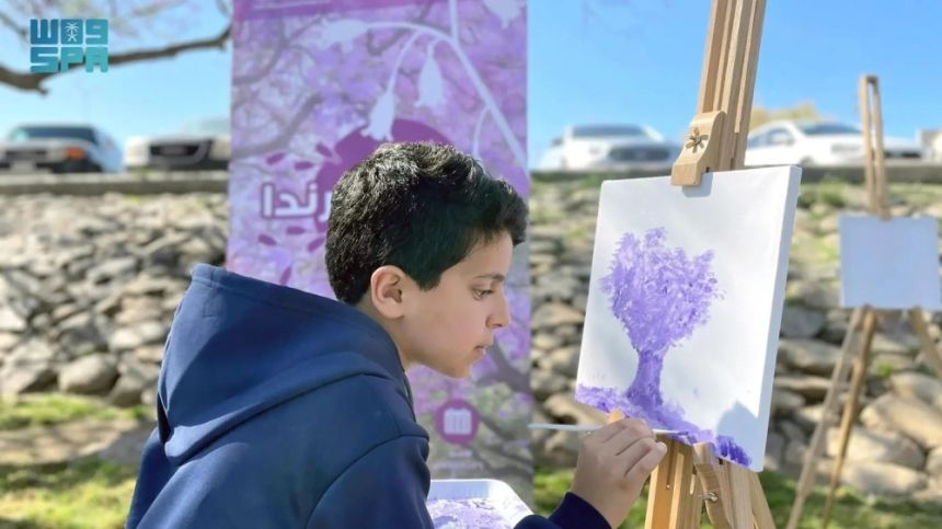 أبها.. 60 طالبًا يوثقون موسم "الجاكرندا" بـ100 عمل فني