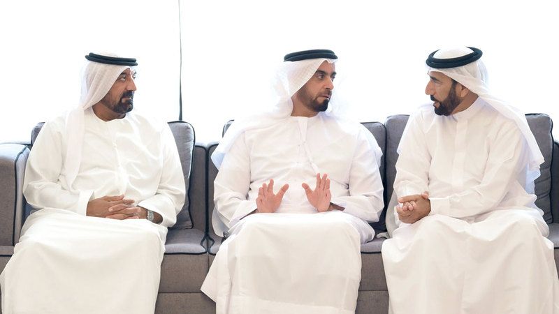 الامارات | سيف بن زايد يقدّم واجب العزاء في وفاة زوجة سيف الشعفار
