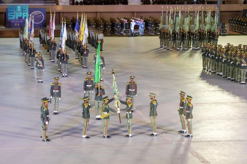 وزير الدفاع يرعى حفل تخريج الدفعة 21 من طلبة كلية الملك عبدالله للدفاع الجوي