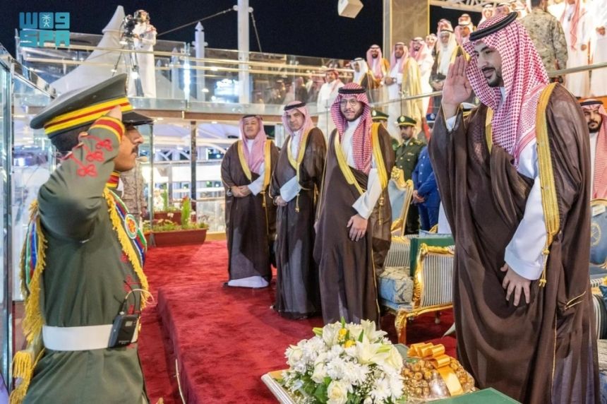 وزير الدفاع يرعى حفل تخريج الدفعة 21 من طلبة كلية الملك عبدالله للدفاع الجوي