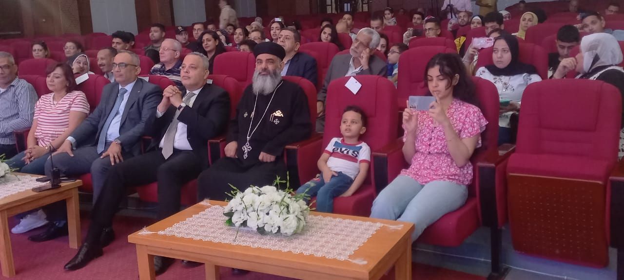 قصور الثقافة تحتفل بعيد القيامة المجيد على مسرح السامر