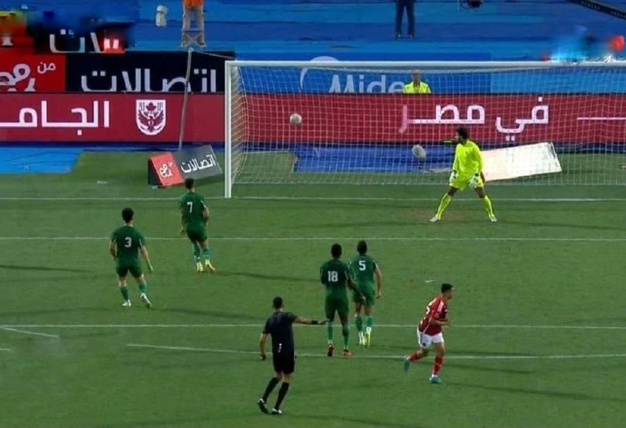 الامارات | لاعب مغربي يحرز هدفاً عالمياً في الدوري المصري.. فيديو
