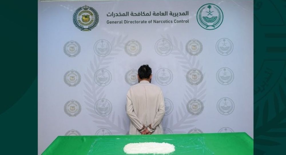 جدة.. القبض على مقيم لترويجه 998 جرامًا من الشبو