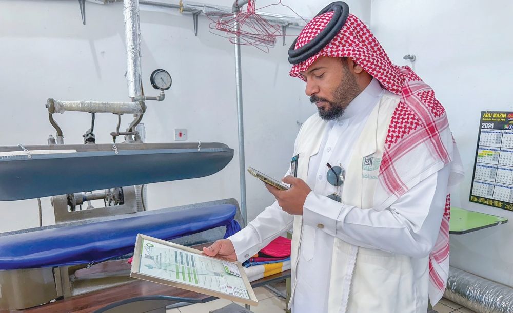 "تجارة" تضبط مستودعًا غير مرخص يحوي 10 أطنان من المواد الغذائية بعسير