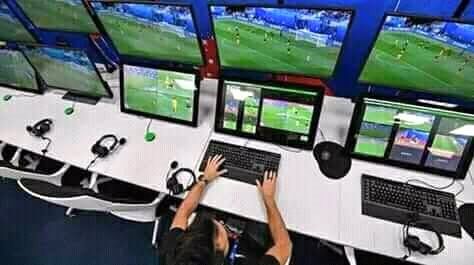 لماذا لم يتدخل الVAR لحسم الهدف الجدلي لبايرن ميونخ؟