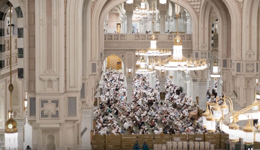 صور| "شؤون الحرمين" تسخر إمكاناتها لخدمة ضيوف الرحمن بصلاة الجمعة