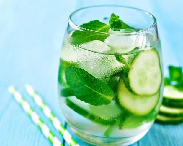 طارد للسموم ويحارب التجاعيد.. اكتشف فوائد ماء الخيار المذهلة