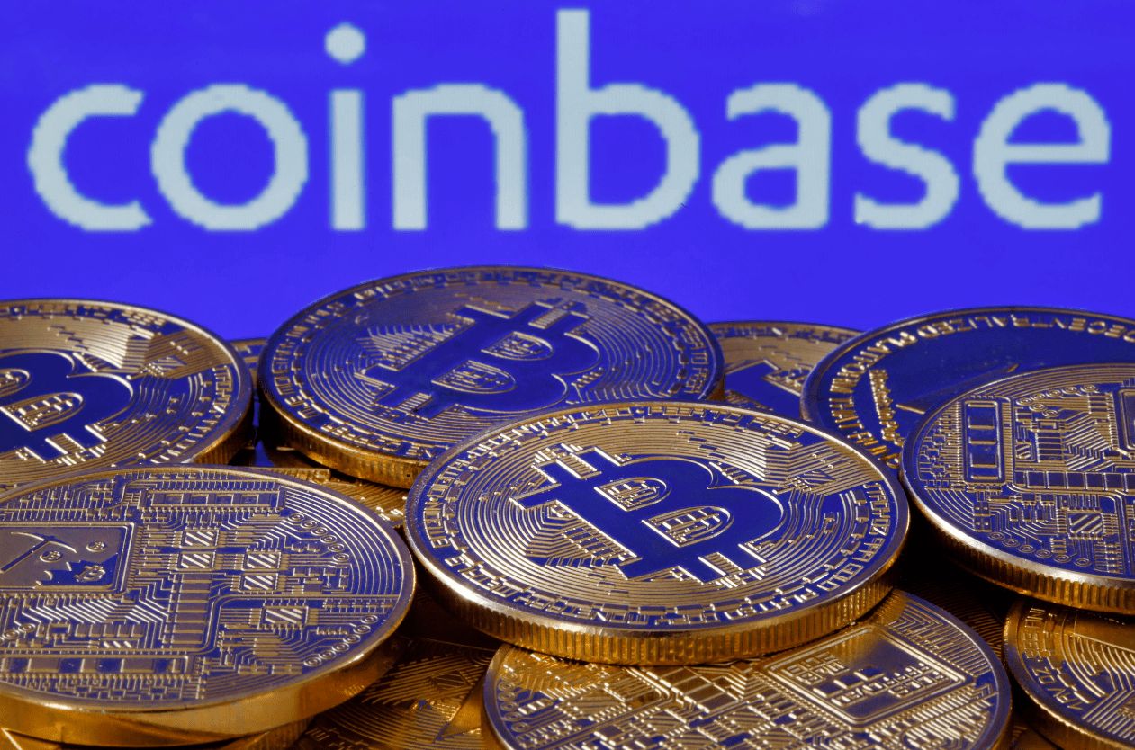 انخفاض سعر البيتكوين إلى مستوى 61 ألف دولار تزامنا مع تعطل خدمات منصة كوين بيس