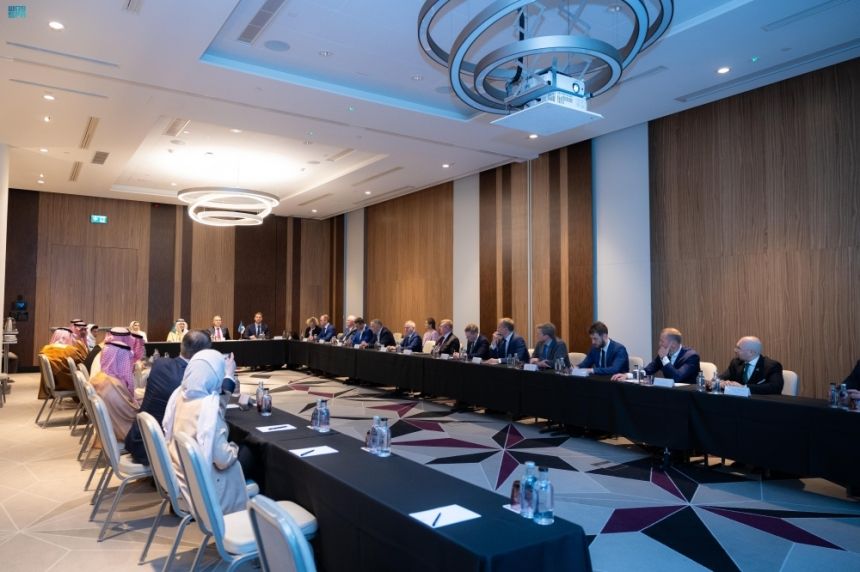 وزير النقل يبحث الفرص الاستثمارية مع القطاعين الحكومي والخاص في إستونيا