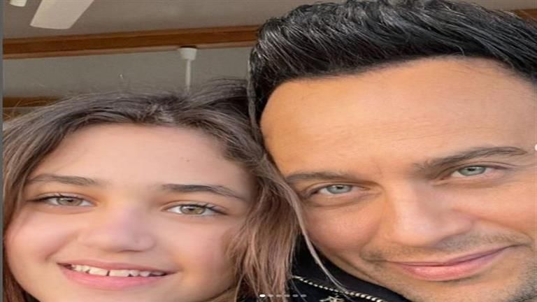هكذا احتفل مصطفى قمر بعيد ميلاد ابنته (صور)