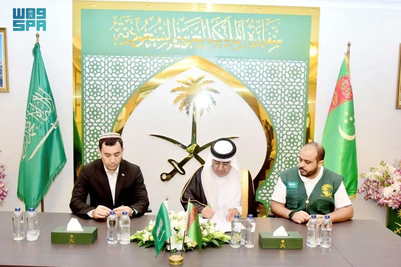 السعودية | مركز الملك سلمان للإغاثة يسلّم 25 طنًا من التمور هدية المملكة لجمهورية تركمانستان
