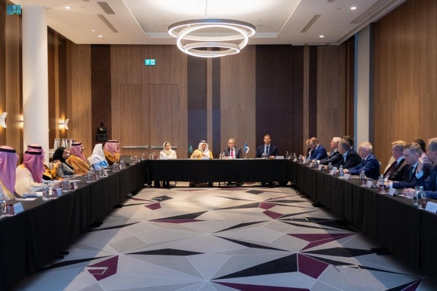وزير النقل يبحث الفرص الاستثمارية مع القطاعين الحكومي والخاص في إستونيا