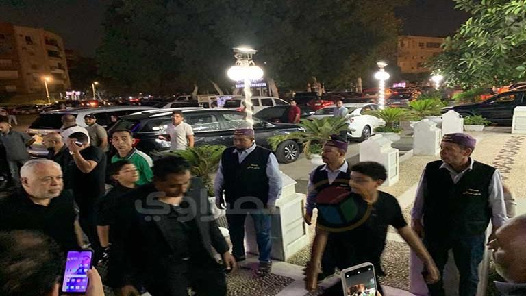 فيفي عبده ومصطفى كامل وأشرف زكي.. 28 صورة من عزاء زوجة أحمد عدوية