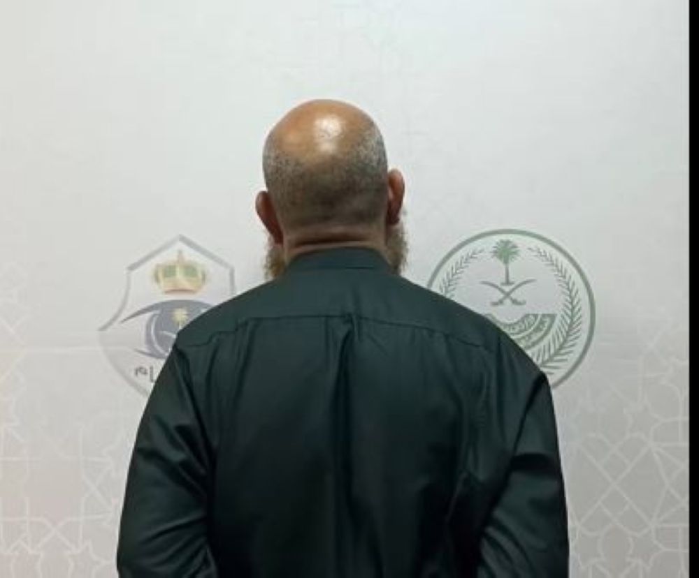 ضبط وافد بتأشيرة زيارة لترويجه حملات حج وهمية في مكة المكرمة