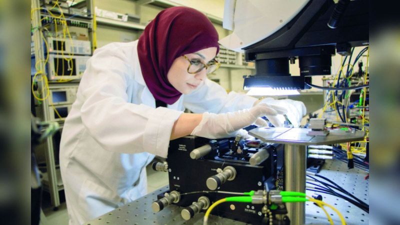 الامارات | تطوير مادة ثنائية الأبعاد للتحكم في الضوء بدقة عالية