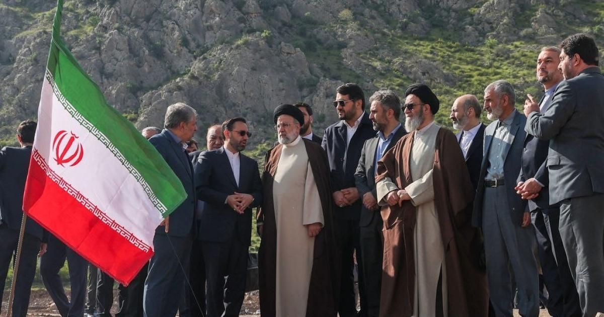 وفاة الرئيس الإيراني إبراهيم رئيسي والوفد المرافق له إثر تحطم طائرتهم