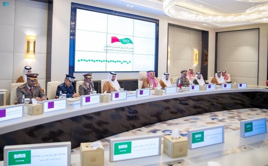 وزير الداخلية ونائب رئيس الوزراء القطري يرأسان اجتماع اللجنة الأمنية