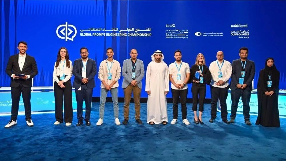 الامارات | حمدان بن محمد يوجه بإطلاق مبادرة لتدريب مليون شخص على مهارات هندسة الأوامر في الذكاء الاصطناعي
