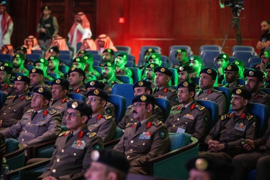 وزير الداخلية يتفقد "الدفاع المدني".. ويدشن هوية بوابة سلامة المطورة