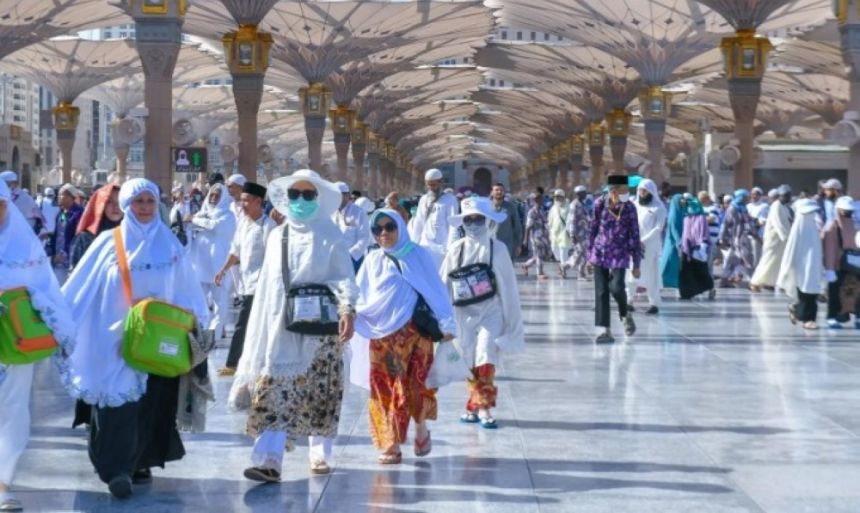 ضيوف الرحمن بالمدينة المنورة.. رحلة عنوانها السكينة والروحانية