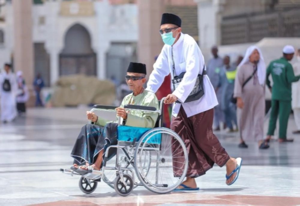 ضيوف الرحمن بالمدينة المنورة.. رحلة عنوانها السكينة والروحانية