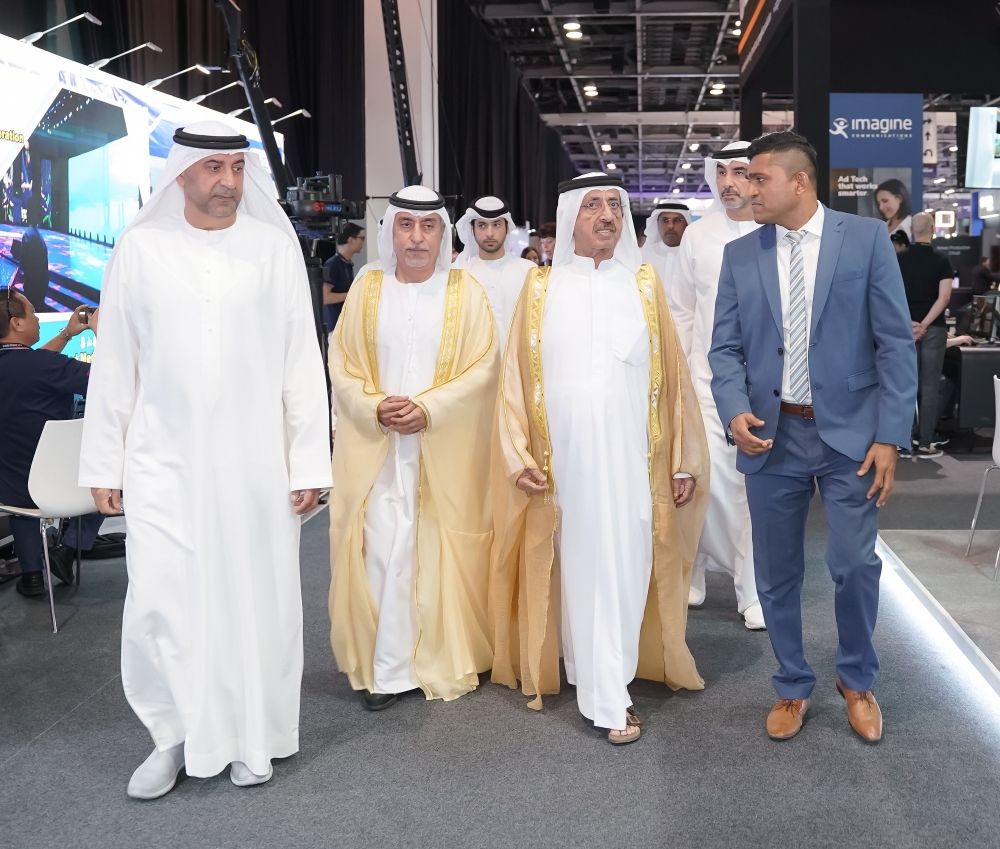 الامارات | حشر بن مكتوم يفتتح معرضي "كابسات" و"إنتيغريت ميدل إيست" بمركز دبي التجاري العالمي