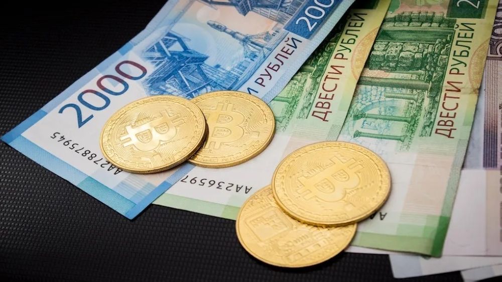 انخفاض سعر صرف العملات الرئيسية أمام الروبل الروسي