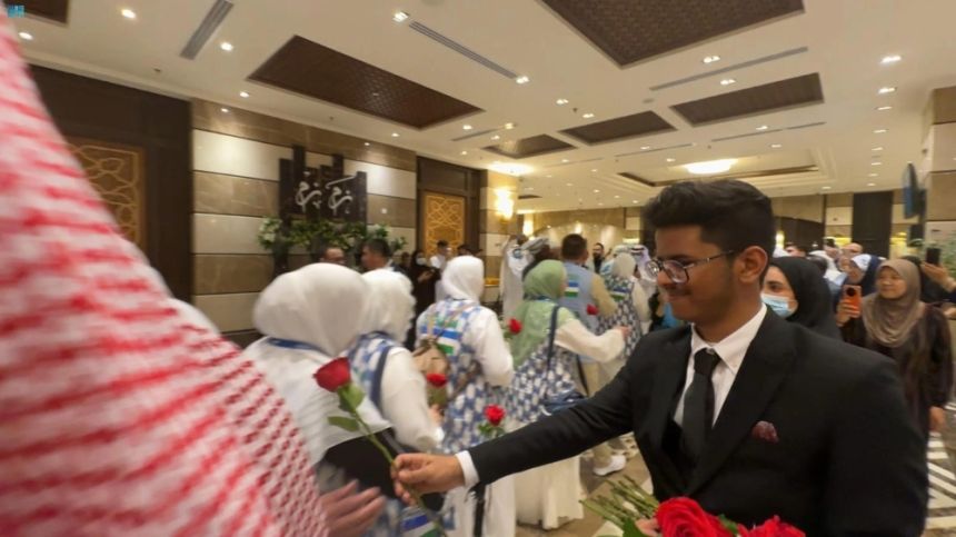 وصول الفوج الأول من حجاج أوزباكستان إلى مكة المكرمة