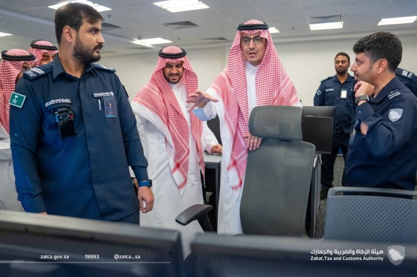 محافظ "الزكاة والجمارك" يقف على تنفيذ خطة الهيئة لموسم الحج