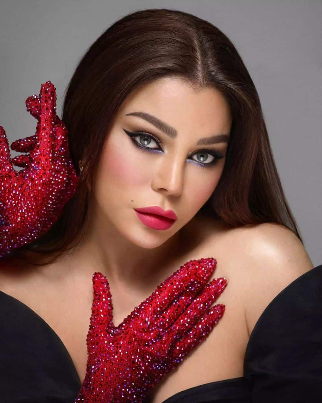 هيفاء وهبي.. هل ترك الزمن أثره على "الفاتنة اللبنانية"