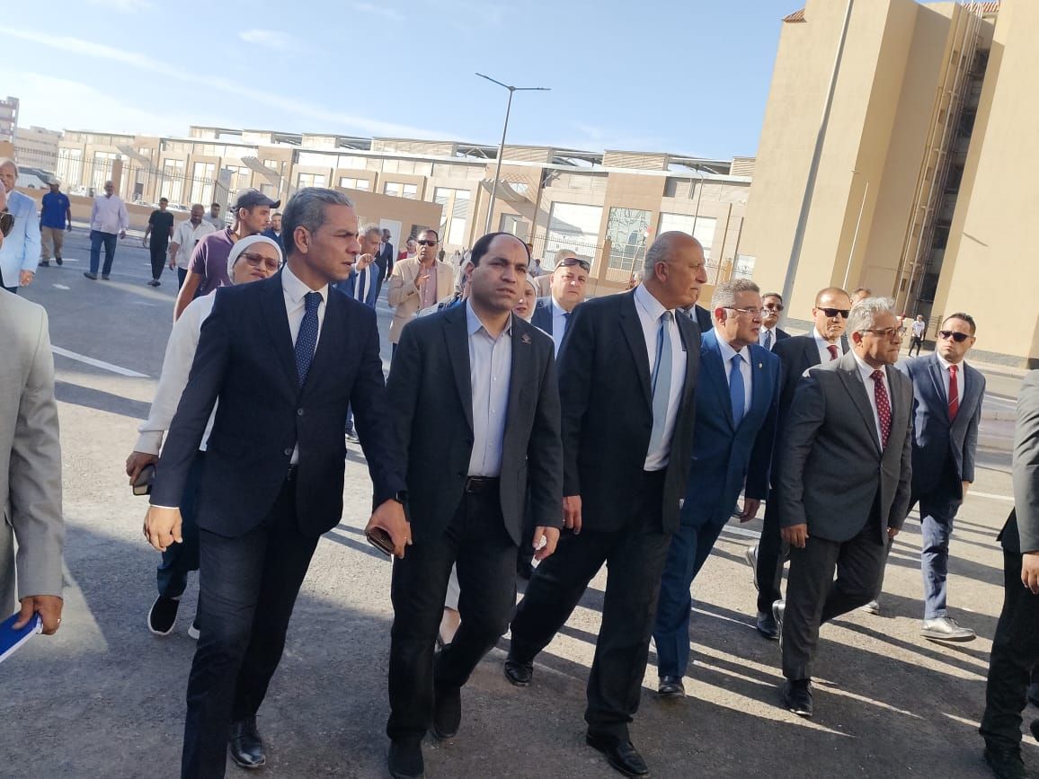 وفد محلية النواب يتفقد مشروعات إسكان ومحطة تحلية مياه وأسواق بالبحر الأحمر