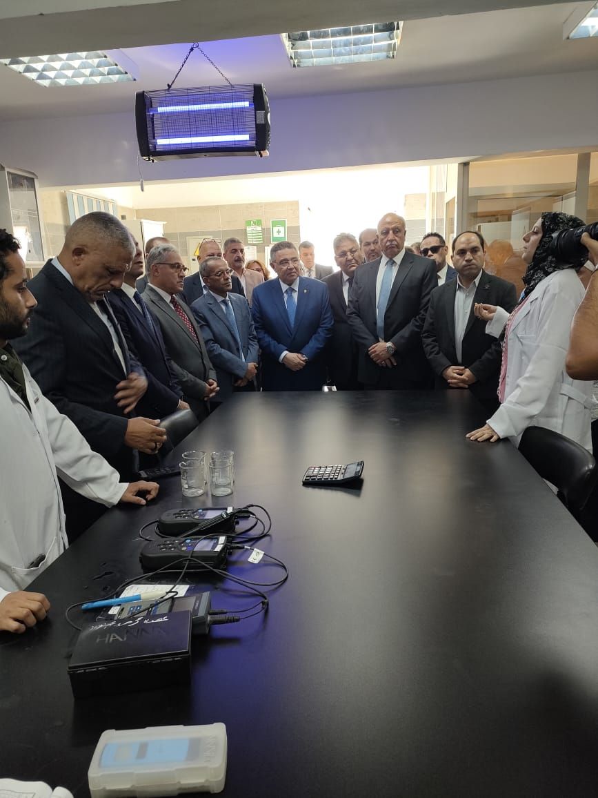 وفد محلية النواب يتفقد مشروعات إسكان ومحطة تحلية مياه وأسواق بالبحر الأحمر