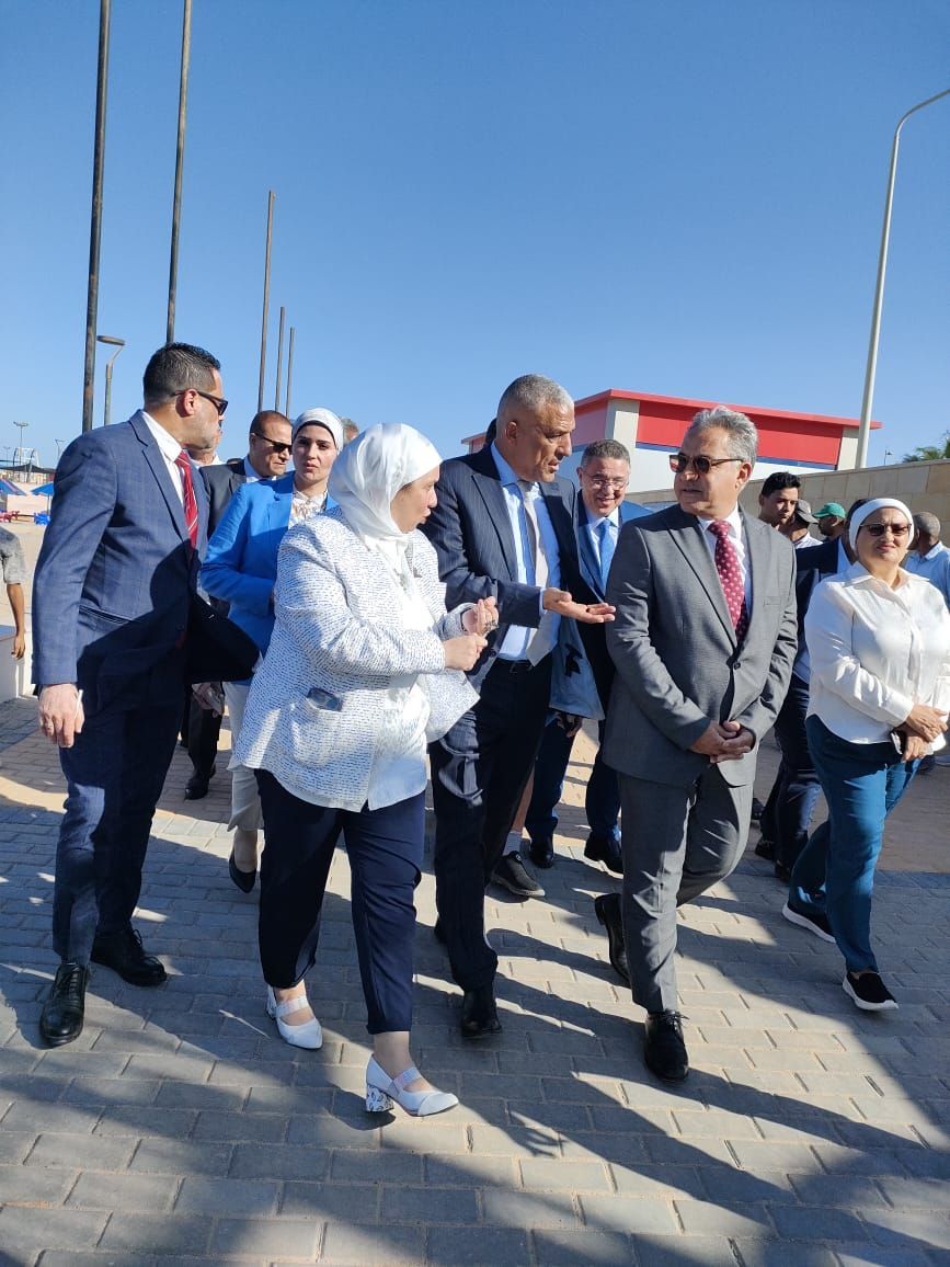 وفد محلية النواب يتفقد مشروعات إسكان ومحطة تحلية مياه وأسواق بالبحر الأحمر