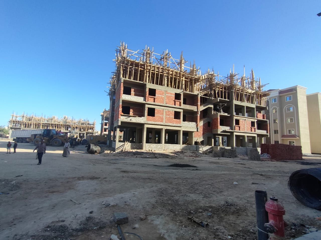 وفد محلية النواب يتفقد مشروعات إسكان ومحطة تحلية مياه وأسواق بالبحر الأحمر