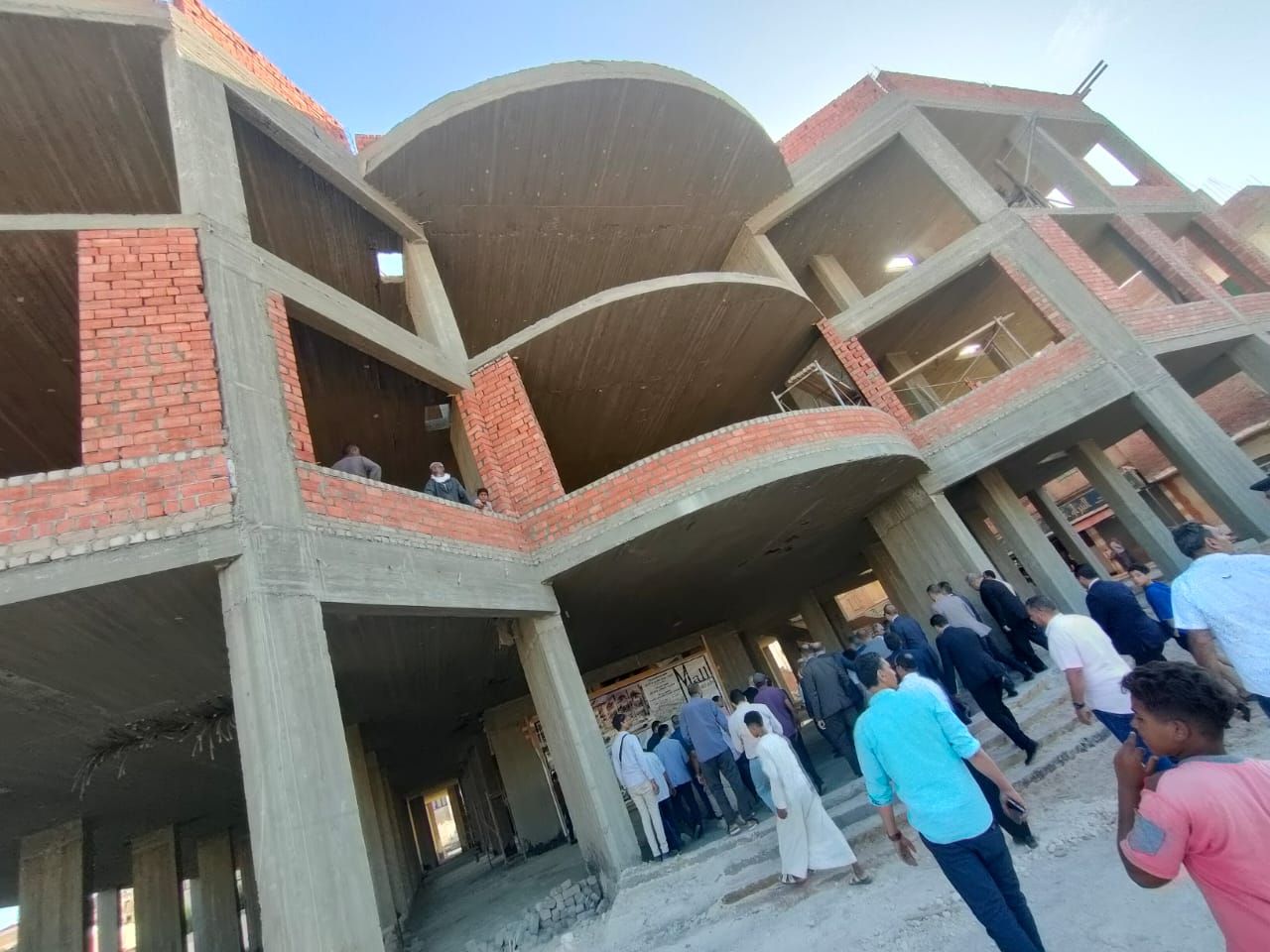 وفد محلية النواب يتفقد مشروعات إسكان ومحطة تحلية مياه وأسواق بالبحر الأحمر