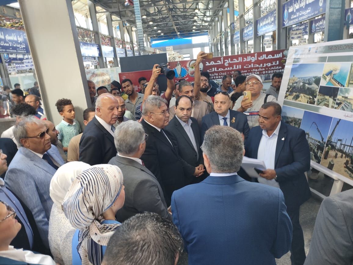 وفد محلية النواب يتفقد مشروعات إسكان ومحطة تحلية مياه وأسواق بالبحر الأحمر