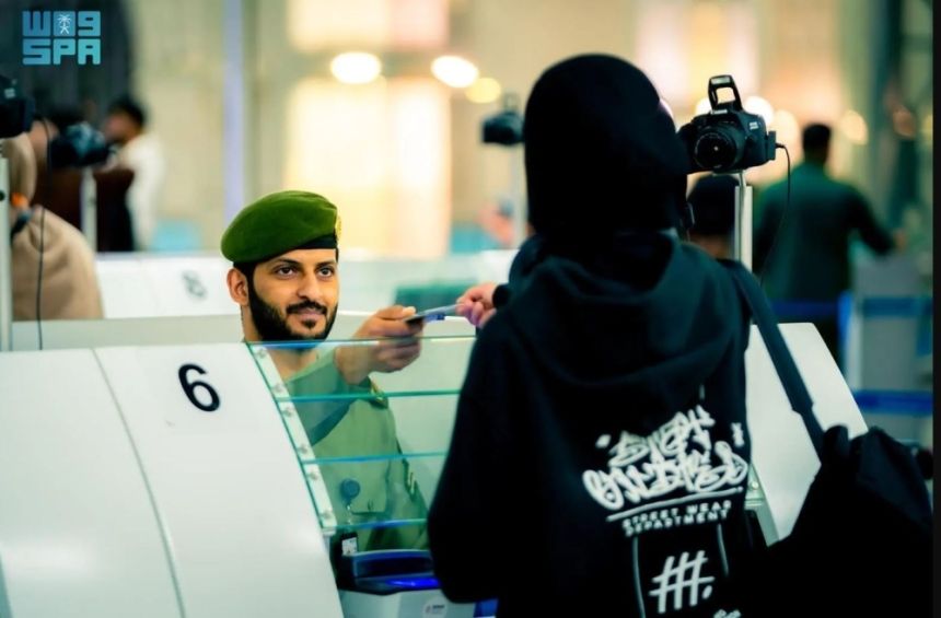 تسهيل إجراءات الدخول.. "الجوازات" تواصل استقبال ضيوف الرحمن