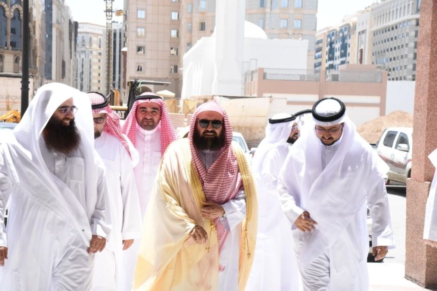 السديس: خدمة الزائر وإثراء تجربته الإيمانية مرتكز أساسي في خطة موسم الحج