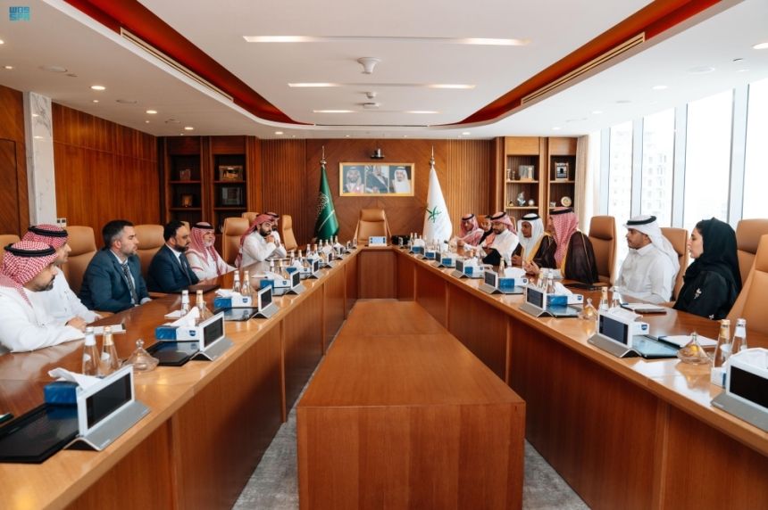 بمجالات الذكاء الاصطناعي.. "الإعلام" توقع مذكرة تفاهم مع "مايكروسوفت"