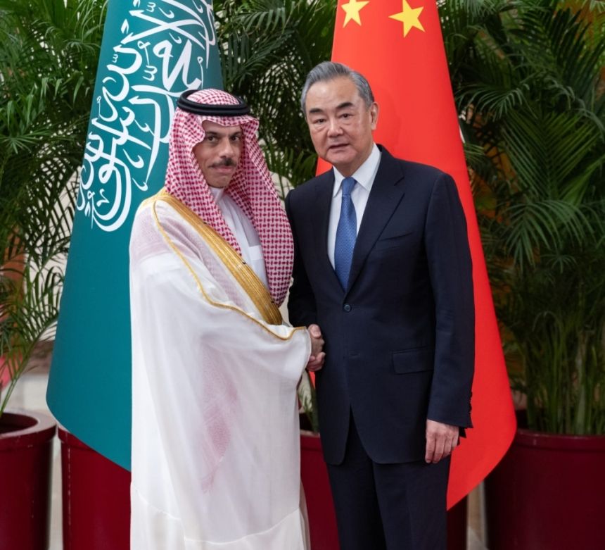 وزير الخارجية يلتقي نظيريه العراقي والصيني لبحث سبل التعاون