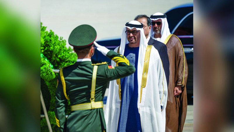 الامارات | رئيس الدولة يزور النصب التذكاري في بكين