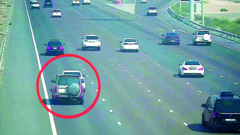 الامارات | 300 ألف مخالفة بسبب «القيادة البطيئة» على طرق الدولة العام الماضي