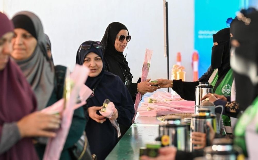 خدمات متكاملة.. مدينة الحجاج بمنفذ حالة عمار تواصل استقبال الحجاج