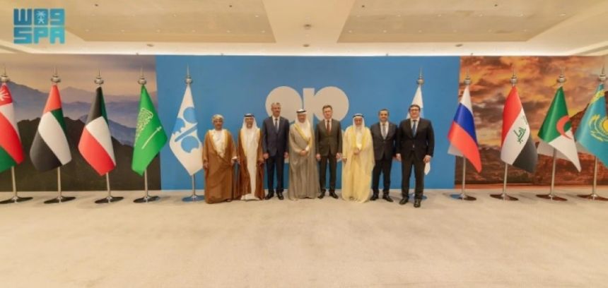 أعضاء أوبك بلس يمددون تخفيضات الإنتاج خلال اجتماعهم بالرياض