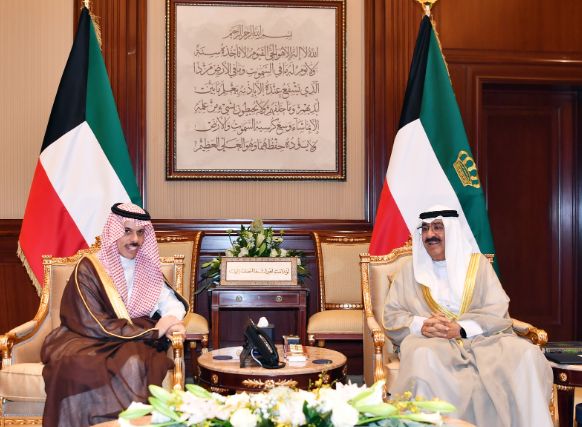 السعودية | أمير الكويت يستقبل وزير الخارجية ويبحث معه العلاقات الثنائية بين البلدين